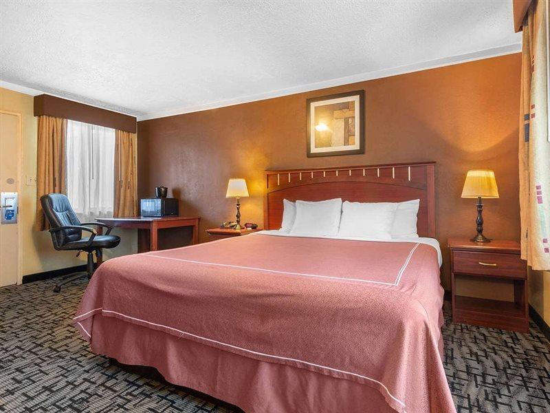 Village Haven Inn & Extended Stay Clarence 외부 사진