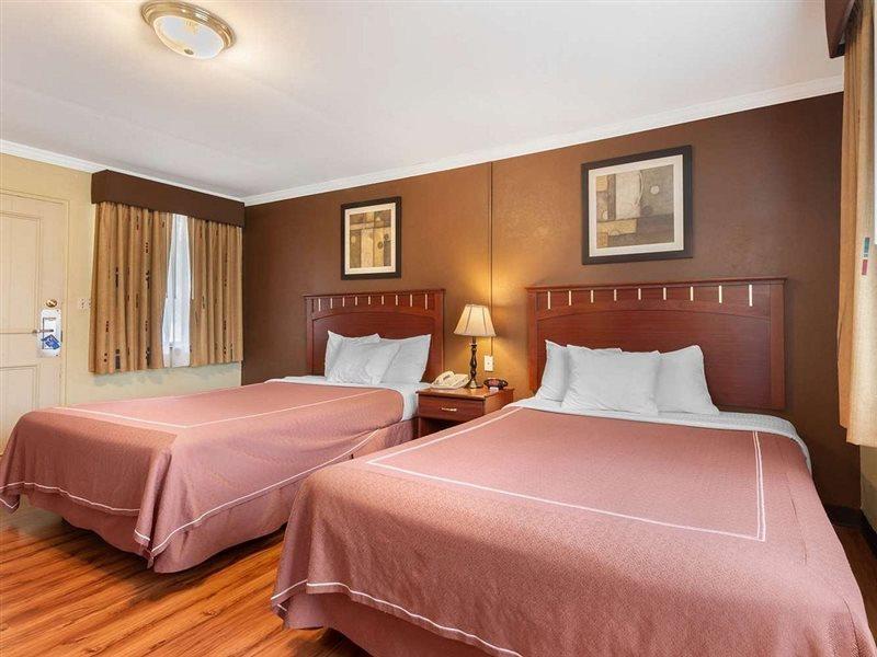 Village Haven Inn & Extended Stay Clarence 외부 사진